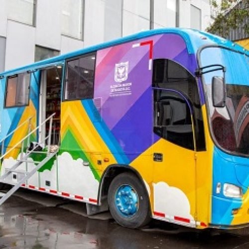 BIBLIOBÚS, LA BIBLIOTECA RODANTE PRESENTE EN LA FILBO